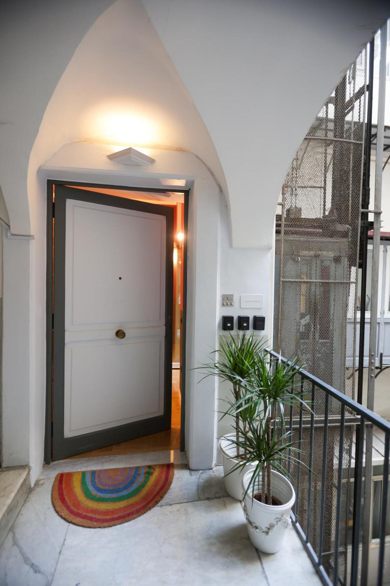 Alma De Chiaja - Design Suites & Apartments Naples Exterior photo